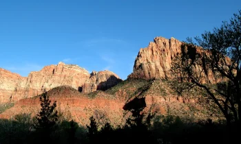 Zion-Mountains-10x5.3-300dpi-APT-©-0066